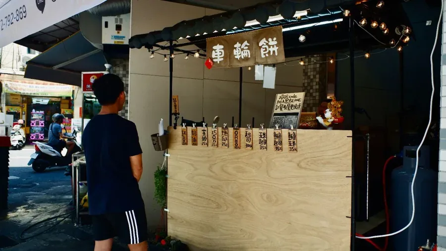 Booth front with hand-written flavor plaques