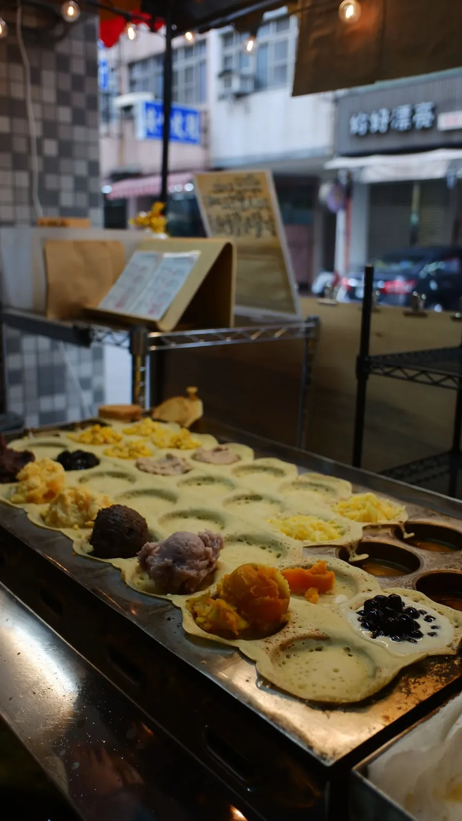 The wheel-cake griddle mid-service